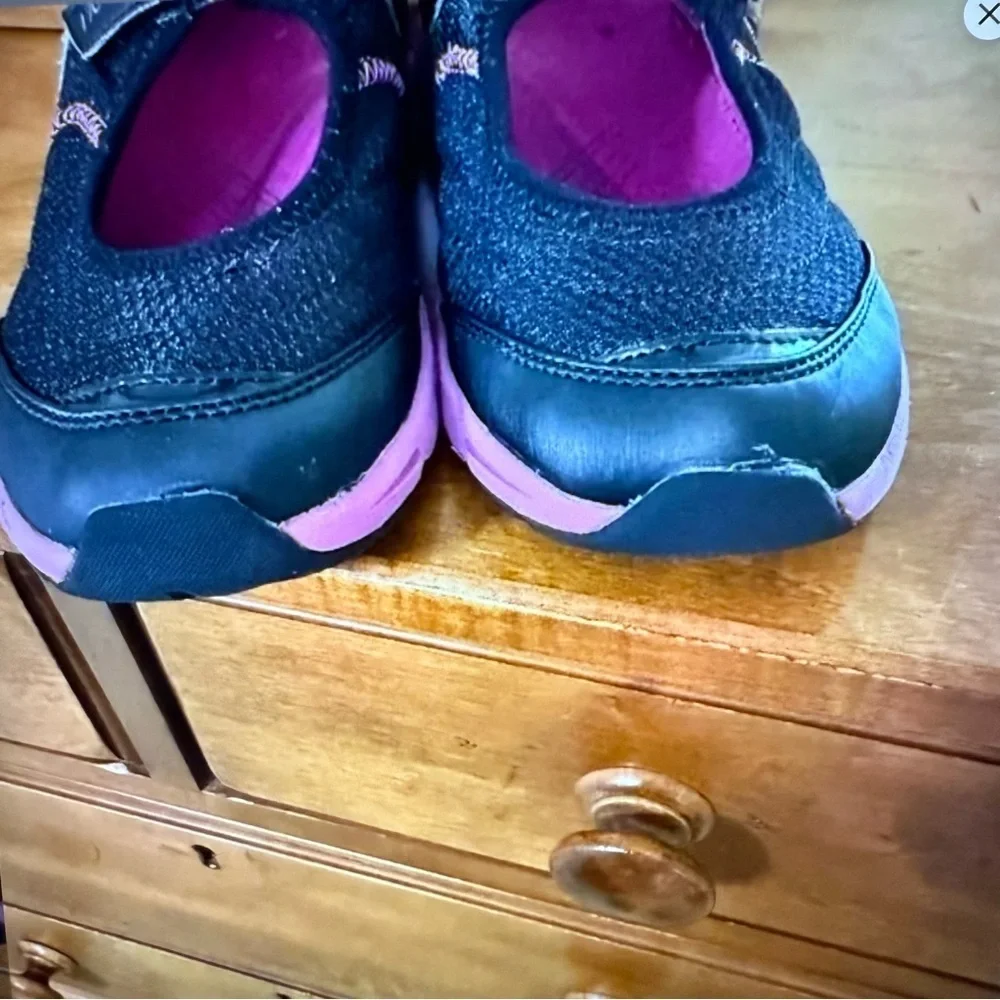 Vionic Black and Pink Maryjane Athletic Shoes‎